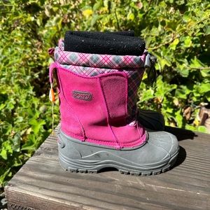 Size 5M Women’s/kids Snow Boots. Gently worn, a handful of times.